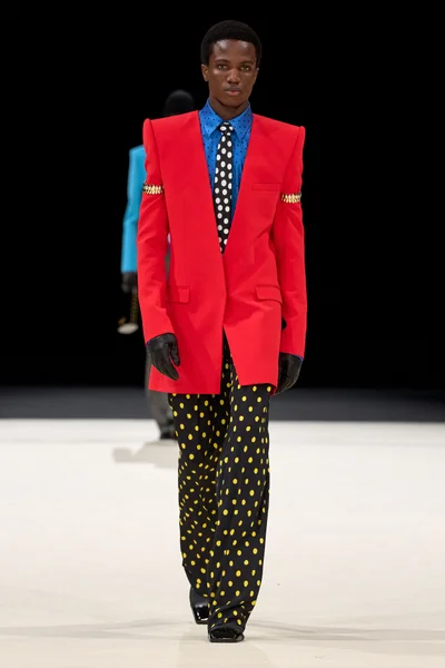 Look 25
